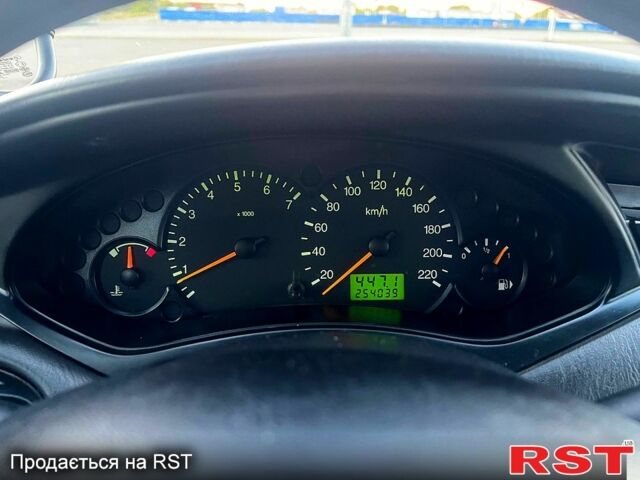 Сірий Форд Фокус, об'ємом двигуна 1.4 л та пробігом 254 тис. км за 3500 $, фото 4 на Automoto.ua