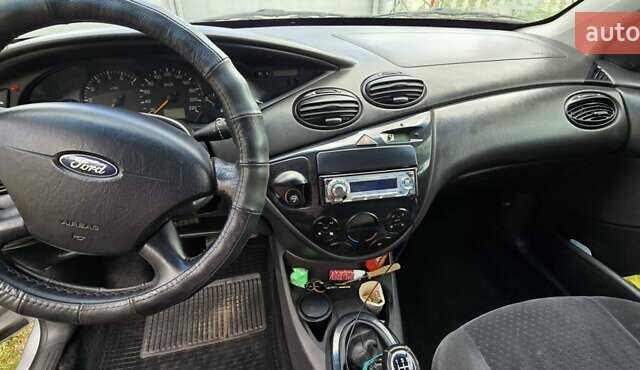 Серый Форд Фокус, объемом двигателя 1.8 л и пробегом 290 тыс. км за 2700 $, фото 1 на Automoto.ua