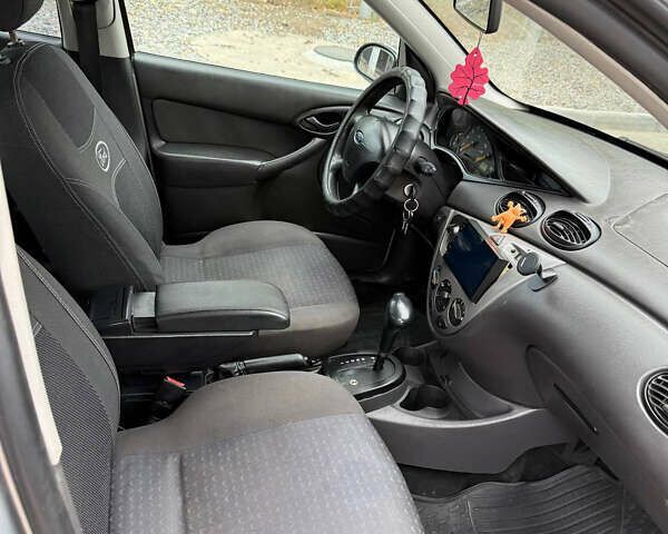 Серый Форд Фокус, объемом двигателя 1.6 л и пробегом 418 тыс. км за 3200 $, фото 8 на Automoto.ua