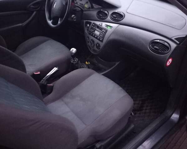 Сірий Форд Фокус, об'ємом двигуна 1.8 л та пробігом 214 тис. км за 2300 $, фото 9 на Automoto.ua