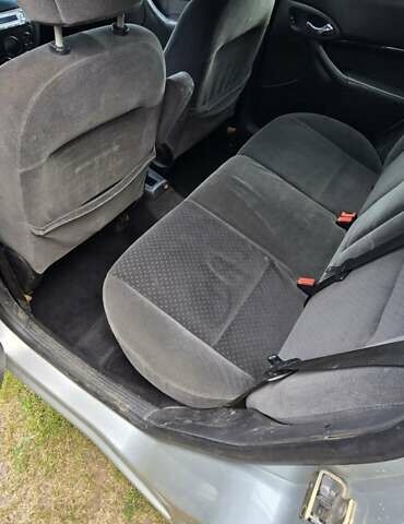 Серый Форд Фокус, объемом двигателя 1.8 л и пробегом 290 тыс. км за 2700 $, фото 2 на Automoto.ua