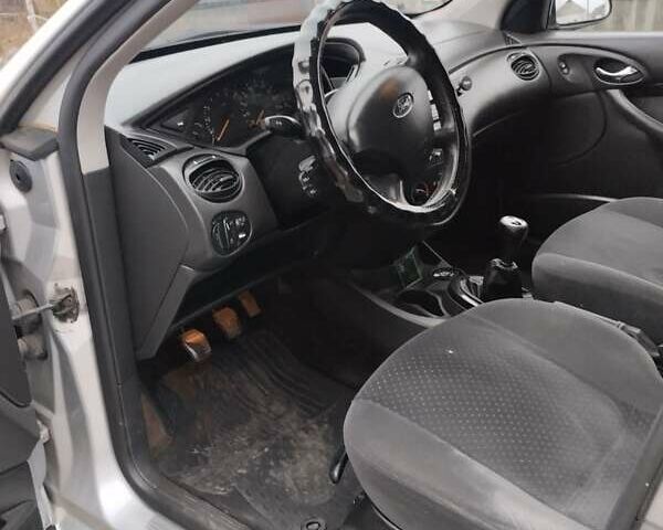 Сірий Форд Фокус, об'ємом двигуна 1.6 л та пробігом 250 тис. км за 4000 $, фото 5 на Automoto.ua