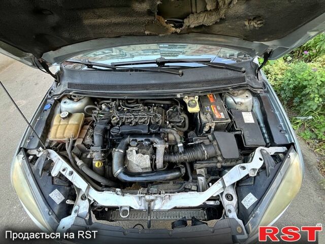 Серый Форд Фокус, объемом двигателя 1.6 л и пробегом 295 тыс. км за 3500 $, фото 7 на Automoto.ua