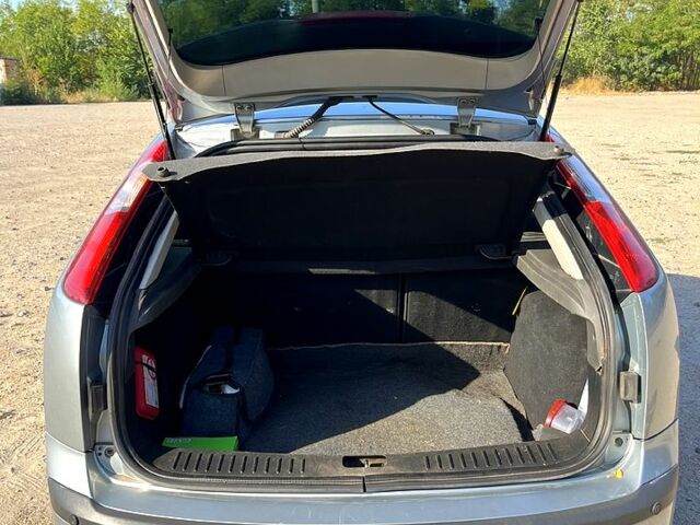 Серый Форд Фокус, объемом двигателя 1.6 л и пробегом 295 тыс. км за 3500 $, фото 5 на Automoto.ua