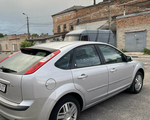 Серый Форд Фокус, объемом двигателя 1.6 л и пробегом 220 тыс. км за 3800 $, фото 1 на Automoto.ua