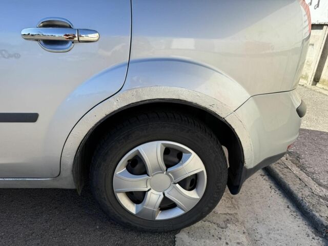 Форд Фокус 2004 в Мукачеве на Automoto.ua Серый Форд Фокус, объемом двигателя 1.6 л и пробегом 200 тыс. км за 3500 $, фото 9 на Automoto.ua