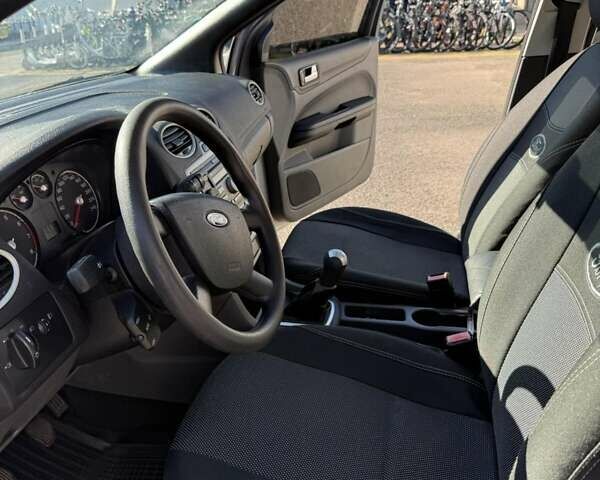 Сірий Форд Фокус, об'ємом двигуна 1.6 л та пробігом 200 тис. км за 3500 $, фото 10 на Automoto.ua