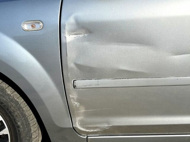 Серый Форд Фокус, объемом двигателя 1.6 л и пробегом 295 тыс. км за 3500 $, фото 6 на Automoto.ua