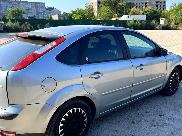 Серый Форд Фокус, объемом двигателя 1.6 л и пробегом 295 тыс. км за 3500 $, фото 3 на Automoto.ua