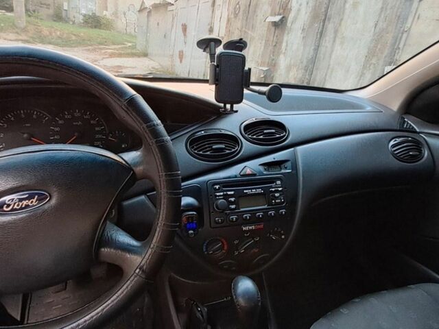 Серый Форд Фокус, объемом двигателя 1.4 л и пробегом 320 тыс. км за 2500 $, фото 1 на Automoto.ua