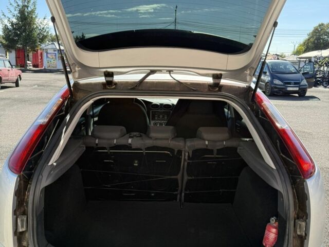 Форд Фокус 2004 в Мукачеве на Automoto.ua Серый Форд Фокус, объемом двигателя 1.6 л и пробегом 200 тыс. км за 3500 $, фото 11 на Automoto.ua