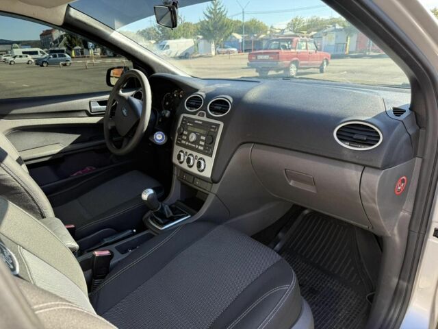 Форд Фокус 2004 в Мукачеве на Automoto.ua Серый Форд Фокус, объемом двигателя 1.6 л и пробегом 200 тыс. км за 3500 $, фото 5 на Automoto.ua