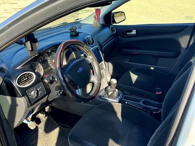 Серый Форд Фокус, объемом двигателя 1.6 л и пробегом 295 тыс. км за 3500 $, фото 9 на Automoto.ua