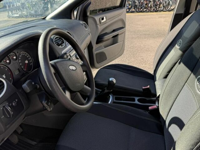 Форд Фокус 2004 в Мукачеве на Automoto.ua Серый Форд Фокус, объемом двигателя 1.6 л и пробегом 200 тыс. км за 3500 $, фото 4 на Automoto.ua