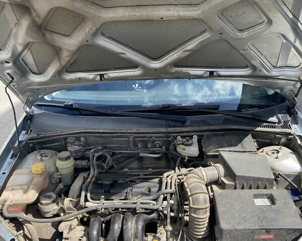 Сірий Форд Фокус, об'ємом двигуна 1.6 л та пробігом 212 тис. км за 4000 $, фото 11 на Automoto.ua