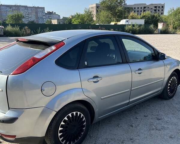 Сірий Форд Фокус, об'ємом двигуна 1.6 л та пробігом 295 тис. км за 3500 $, фото 5 на Automoto.ua
