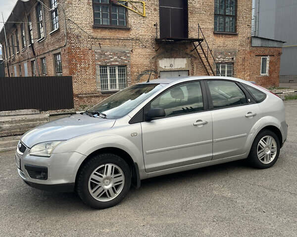 Серый Форд Фокус, объемом двигателя 1.6 л и пробегом 220 тыс. км за 3800 $, фото 3 на Automoto.ua