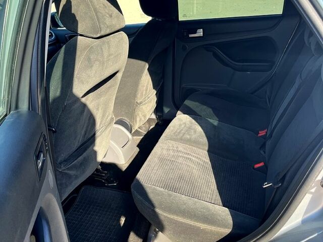 Серый Форд Фокус, объемом двигателя 1.6 л и пробегом 295 тыс. км за 3500 $, фото 10 на Automoto.ua