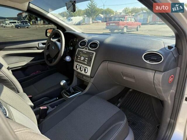 Сірий Форд Фокус, об'ємом двигуна 1.6 л та пробігом 200 тис. км за 3500 $, фото 9 на Automoto.ua