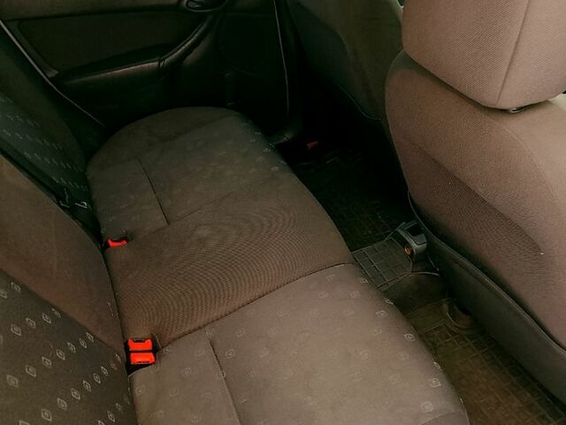 Серый Форд Фокус, объемом двигателя 1.4 л и пробегом 240 тыс. км за 2600 $, фото 4 на Automoto.ua