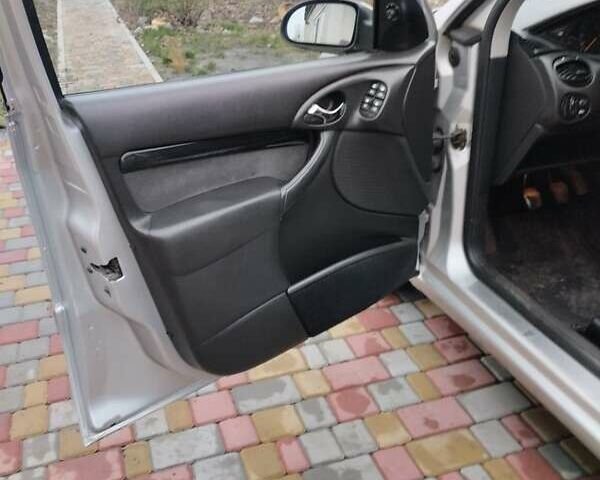 Сірий Форд Фокус, об'ємом двигуна 1.6 л та пробігом 250 тис. км за 4000 $, фото 6 на Automoto.ua
