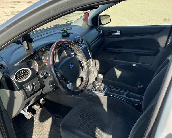 Сірий Форд Фокус, об'ємом двигуна 1.6 л та пробігом 295 тис. км за 3500 $, фото 10 на Automoto.ua