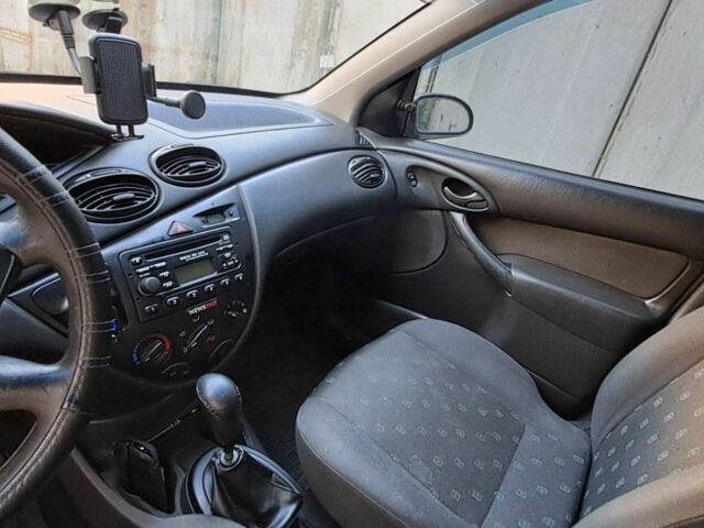 Серый Форд Фокус, объемом двигателя 1.4 л и пробегом 320 тыс. км за 2500 $, фото 3 на Automoto.ua