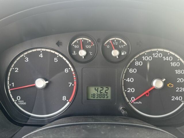 Серый Форд Фокус, объемом двигателя 1.6 л и пробегом 184 тыс. км за 4300 $, фото 6 на Automoto.ua