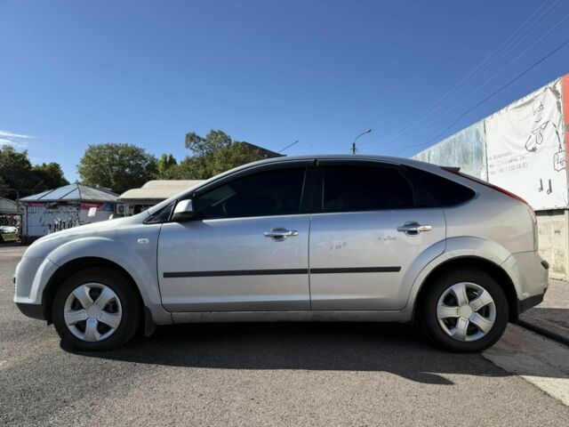 Форд Фокус 2004 в Мукачеве на Automoto.ua Серый Форд Фокус, объемом двигателя 1.6 л и пробегом 200 тыс. км за 3500 $, фото 2 на Automoto.ua