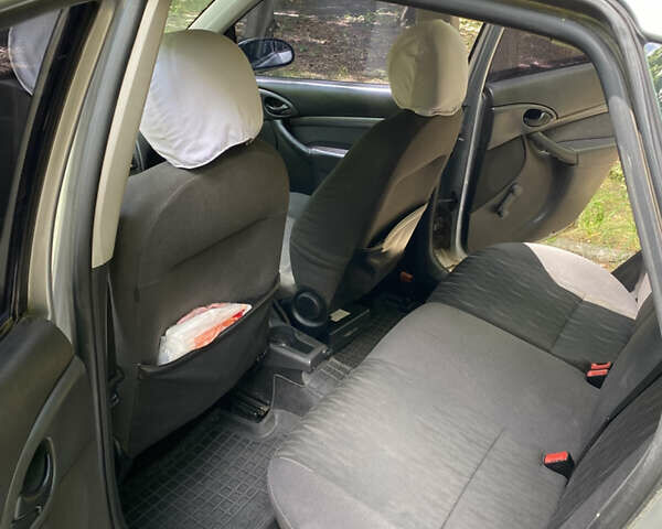 Сірий Форд Фокус, об'ємом двигуна 1.6 л та пробігом 212 тис. км за 4000 $, фото 5 на Automoto.ua