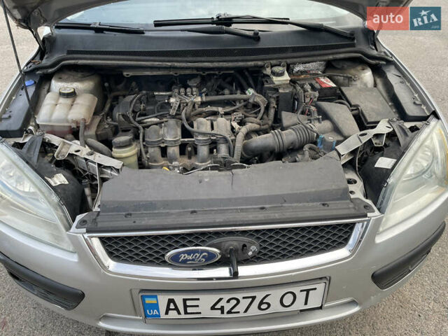 Серый Форд Фокус, объемом двигателя 1.6 л и пробегом 220 тыс. км за 3800 $, фото 5 на Automoto.ua