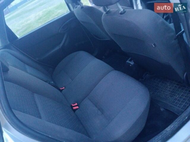 Серый Форд Фокус, объемом двигателя 1.8 л и пробегом 246 тыс. км за 2399 $, фото 12 на Automoto.ua