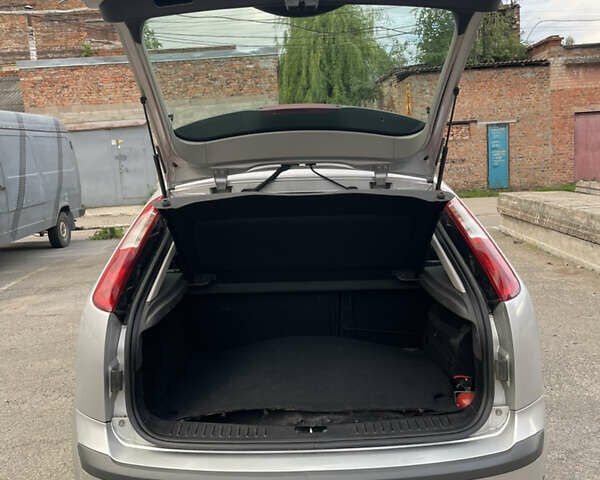 Серый Форд Фокус, объемом двигателя 1.6 л и пробегом 220 тыс. км за 3800 $, фото 4 на Automoto.ua