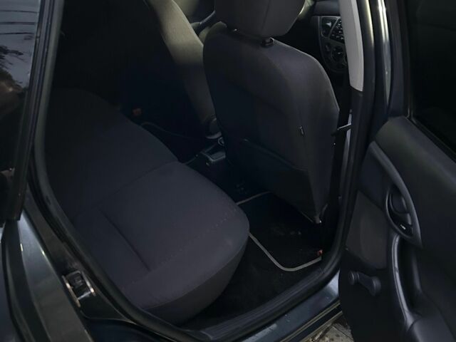 Сірий Форд Фокус, об'ємом двигуна 1.8 л та пробігом 285 тис. км за 2600 $, фото 1 на Automoto.ua