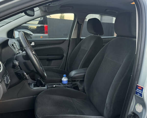 Серый Форд Фокус, объемом двигателя 2 л и пробегом 323 тыс. км за 4100 $, фото 6 на Automoto.ua