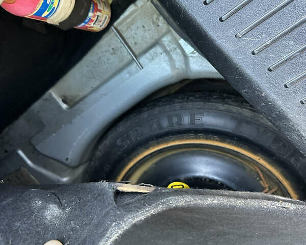 Форд Фокус 2005 в Черновцах на Automoto.ua Серый Форд Фокус, объемом двигателя 2 л и пробегом 320 тыс. км за 4150 $, фото 28 на Automoto.ua