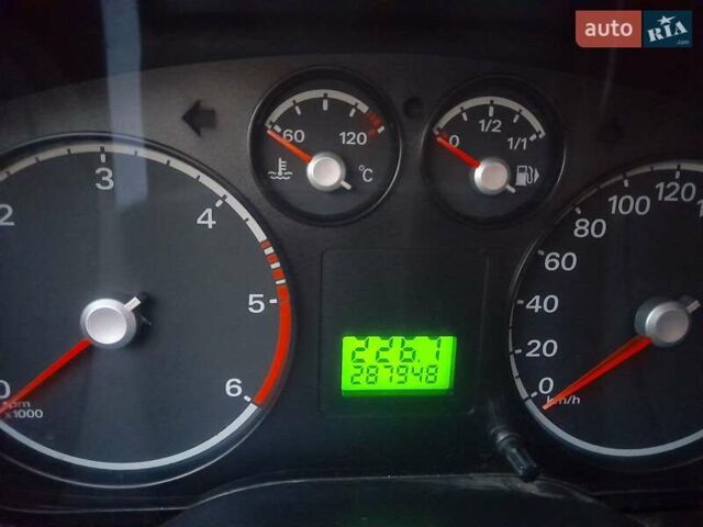 Серый Форд Фокус, объемом двигателя 1.6 л и пробегом 287 тыс. км за 5500 $, фото 10 на Automoto.ua