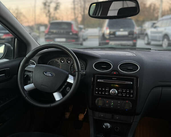 Серый Форд Фокус, объемом двигателя 2 л и пробегом 323 тыс. км за 4100 $, фото 7 на Automoto.ua