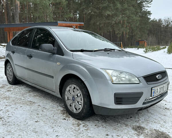 Серый Форд Фокус, объемом двигателя 1.6 л и пробегом 320 тыс. км за 4800 $, фото 1 на Automoto.ua