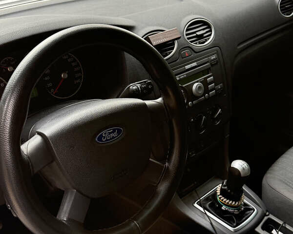 Сірий Форд Фокус, об'ємом двигуна 1.39 л та пробігом 265 тис. км за 4400 $, фото 24 на Automoto.ua