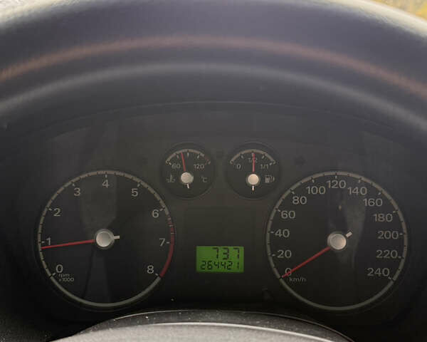 Сірий Форд Фокус, об'ємом двигуна 1.39 л та пробігом 265 тис. км за 4400 $, фото 19 на Automoto.ua