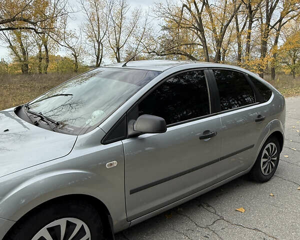 Сірий Форд Фокус, об'ємом двигуна 1.39 л та пробігом 265 тис. км за 4400 $, фото 7 на Automoto.ua