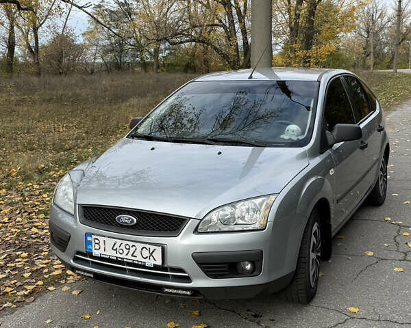 Сірий Форд Фокус, об'ємом двигуна 1.39 л та пробігом 265 тис. км за 4400 $, фото 1 на Automoto.ua