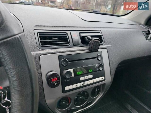 Серый Форд Фокус, объемом двигателя 2 л и пробегом 238 тыс. км за 4100 $, фото 5 на Automoto.ua