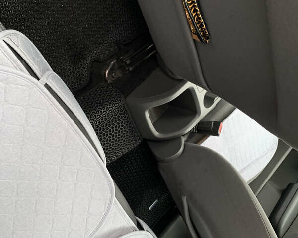 Серый Форд Фокус, объемом двигателя 1.56 л и пробегом 318 тыс. км за 4200 $, фото 6 на Automoto.ua