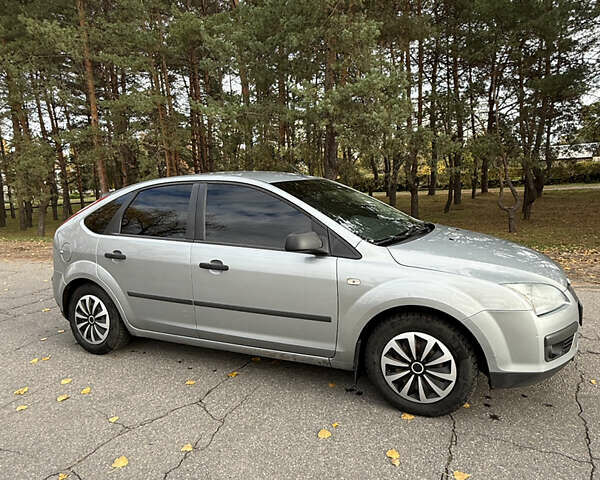 Сірий Форд Фокус, об'ємом двигуна 1.39 л та пробігом 265 тис. км за 4400 $, фото 9 на Automoto.ua