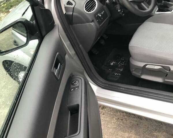 Форд Фокус 2005 в Золочев на Automoto.ua Серый Форд Фокус, объемом двигателя 1.6 л и пробегом 250 тыс. км за 3850 $, фото 6 на Automoto.ua