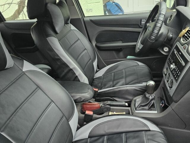 Серый Форд Фокус, объемом двигателя 1.6 л и пробегом 201 тыс. км за 4500 $, фото 1 на Automoto.ua