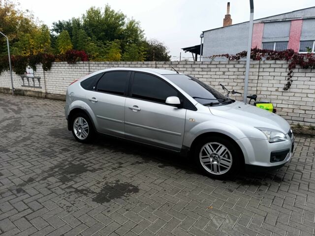 Серый Форд Фокус, объемом двигателя 1.6 л и пробегом 260 тыс. км за 3350 $, фото 3 на Automoto.ua