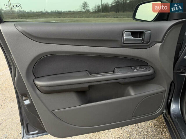 Сірий Форд Фокус, об'ємом двигуна 1.6 л та пробігом 155 тис. км за 5300 $, фото 7 на Automoto.ua